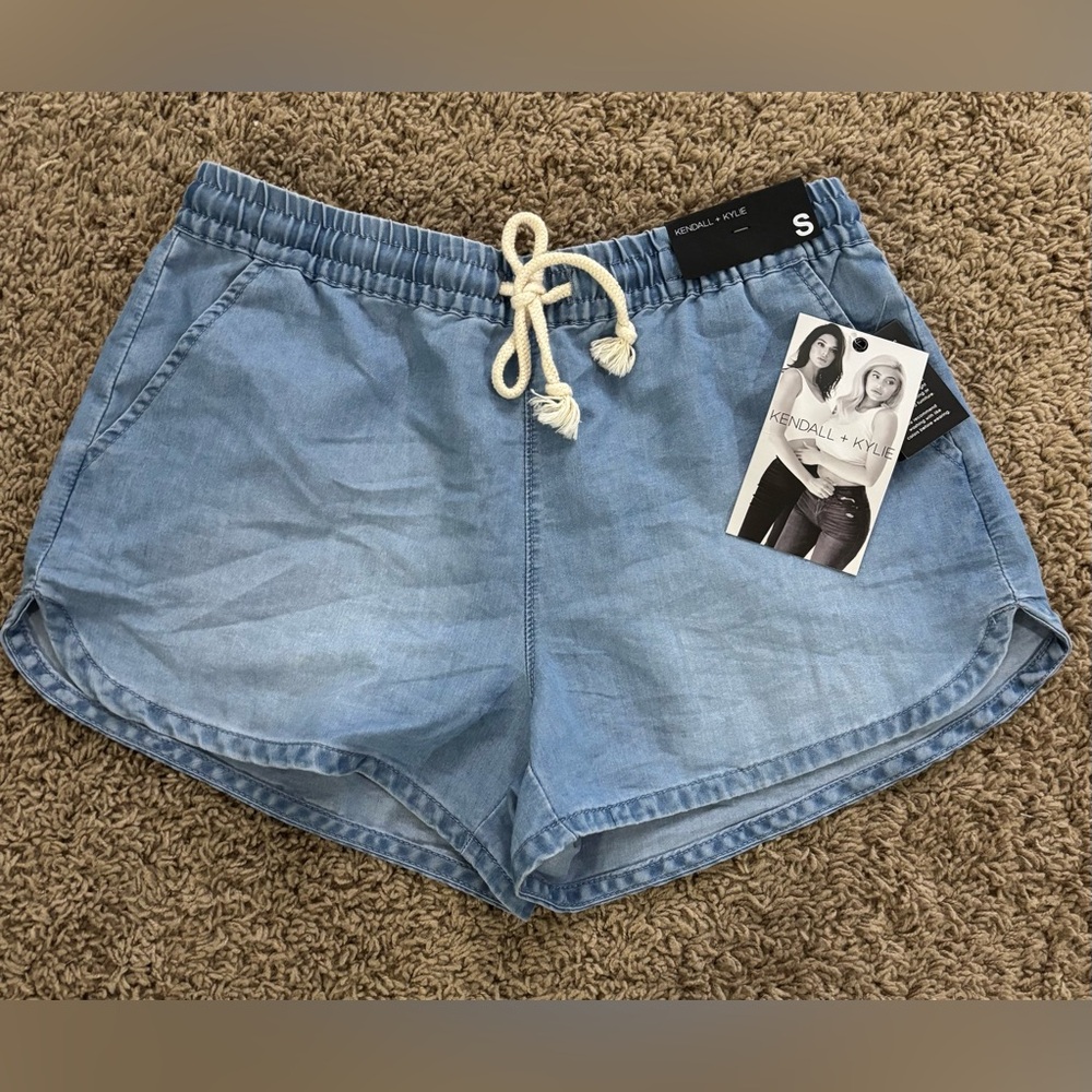 New With Tags Kendall and Kylie Blue Denim Shorts Size Small Excellent Condition